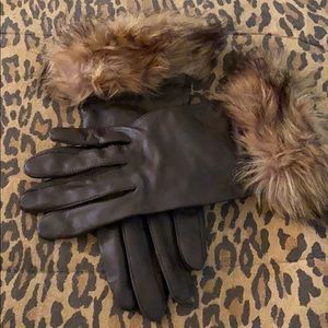 New woman’s leather gloves with faux fur trim